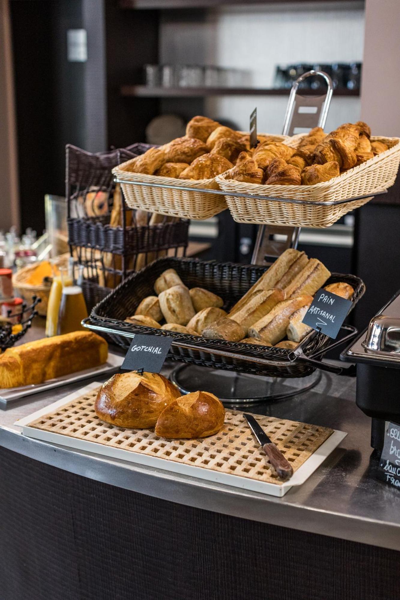 Hotel-Restaurant Le Victoria Rennes Zewnętrze zdjęcie